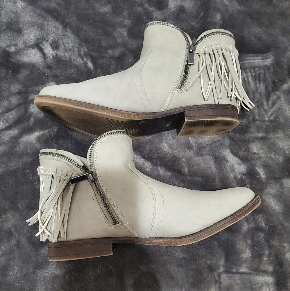 Zipper detail stone colored fringe booties